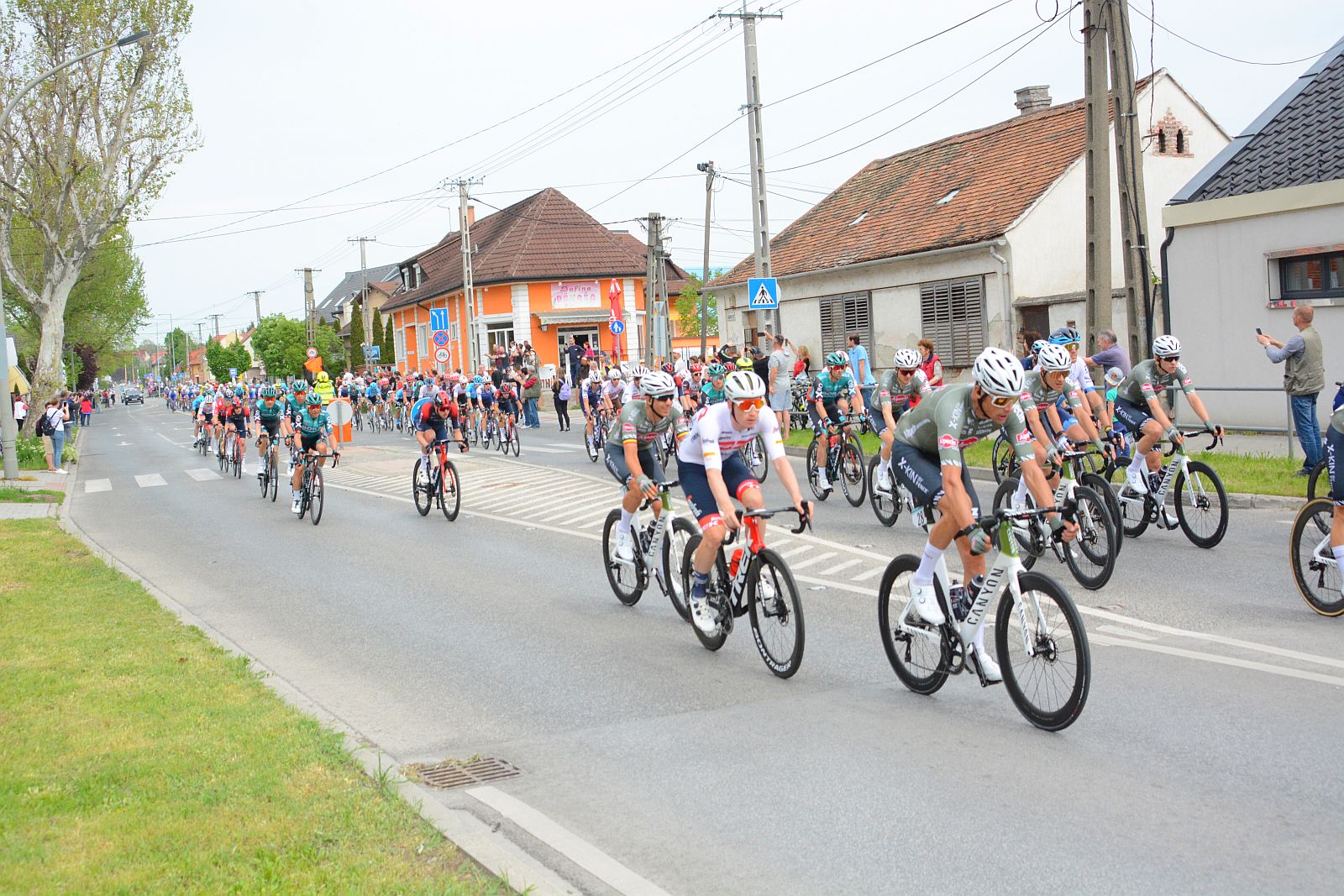 Így száguldott át a Giro Székesfehérváron